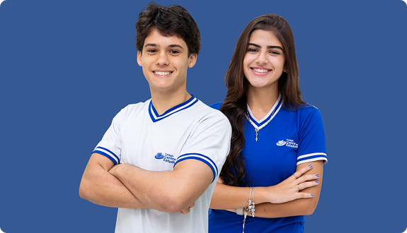 Dois alunos do Centro de Estudos uniformizados